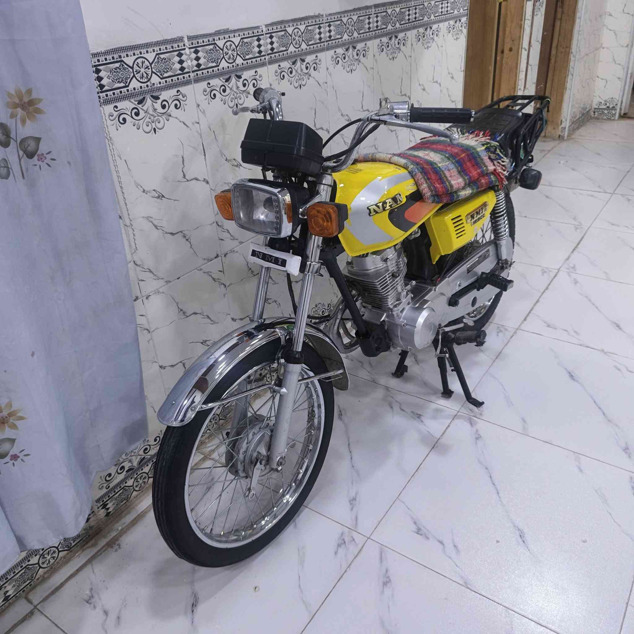السلام عليكم ورحمة الله😇🙏👼
اربعه كير مراوس بماكس أي شي عدله منغولي بوليس حسب القناعه 
موديل ١٧معمره
أوراق اصولي
***********
