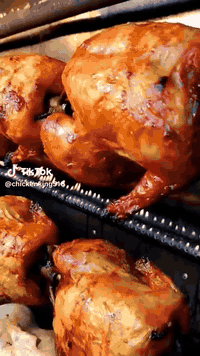 مطعم كباب احمد عبد الأمير عفك سوق الكبير توصيل داخل عفك كباب وزن كباب دجاج دجاج ذبح باجه غنم تشريب لحم غنم مشاوي انواع تمن ومرق انواع خبز حار يعمل مطعم من الصباح حتى المساء *********** ***********
