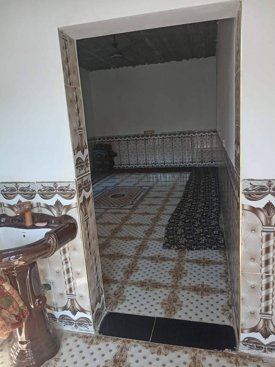 سلام عليكم  بيت للبيع مكاني صلاح الدين  رقم الهاتف للاستفسار***********
