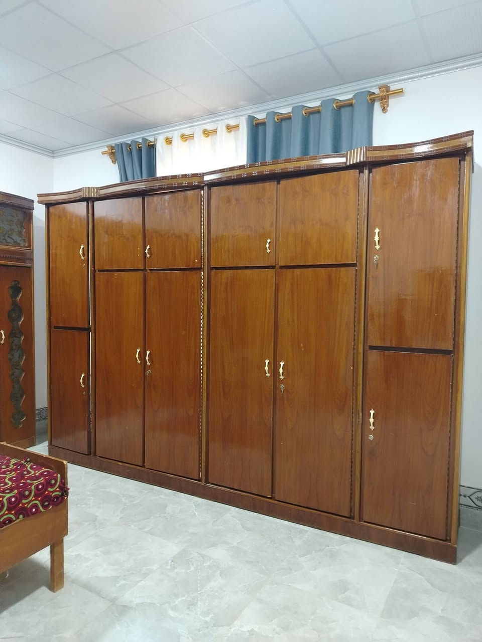 سلام عليكم يوجد غرفه خشاب عراقي مستعمل هودج ثلاثينيه الكنتور 6ابواب ملحق الاستفسار على هاذه الرقم *********** بي واتساب مفتوح يوجد توصيل كافت مناطق القائم وفتح وشد خليك مرتاح ويانه
