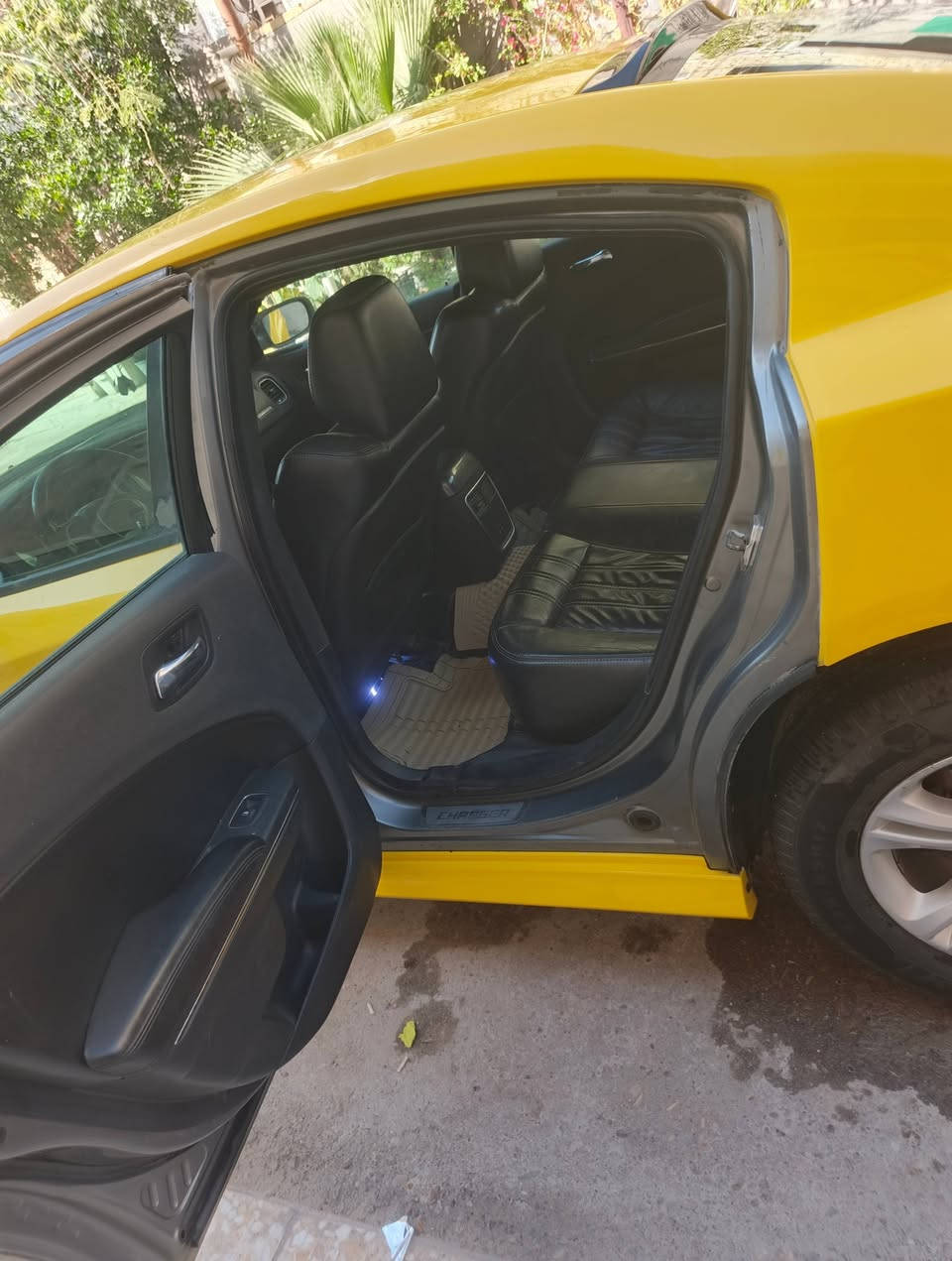 السلام عليكم. جارجر موديل ٢٠١١ السياره نظيفه ورقمهه بغداد مكانهه بغداد بيهه جاملغ ايسر وباب السايق داخل كشنات حضن دشبول محدث كير كهربائي مصفره هيئات غرامات للاستفسار 
‏‪***********‬‏ 
***********
