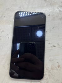 ايفون 11 عادي ذاكره128 بطاريه 84 الجهاز بلادي رقمي 07770395735