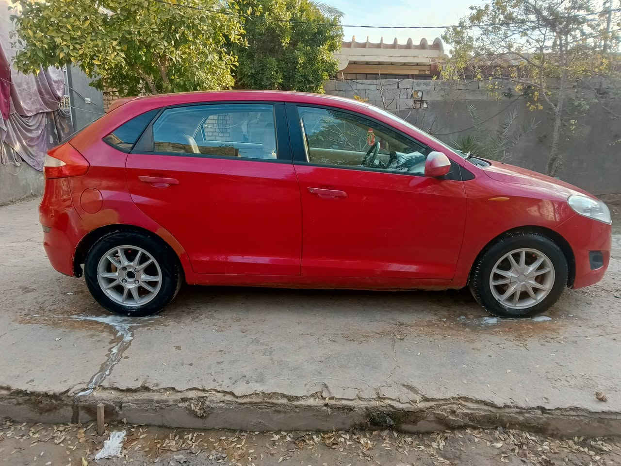 السلام عليكم شيري فلاوين موديل 2013 مكفولة ضربة وصبغ وتبديل بيهة تصليح خياسات بس موضحات بصور شرط السونار مكينة وگير جدد شرط النضافة حدادية وتخم تاير جديد كهربائيات شغالة سنترلك تبريد تدفئة كلها جاهزة ونضيفة مابيهة نقص أن شاء الله مكانها الديوانية قضاء الشامية سعرها 38 ورقة للاتصال متوفر واتساب اتصل على راعيهة***********
