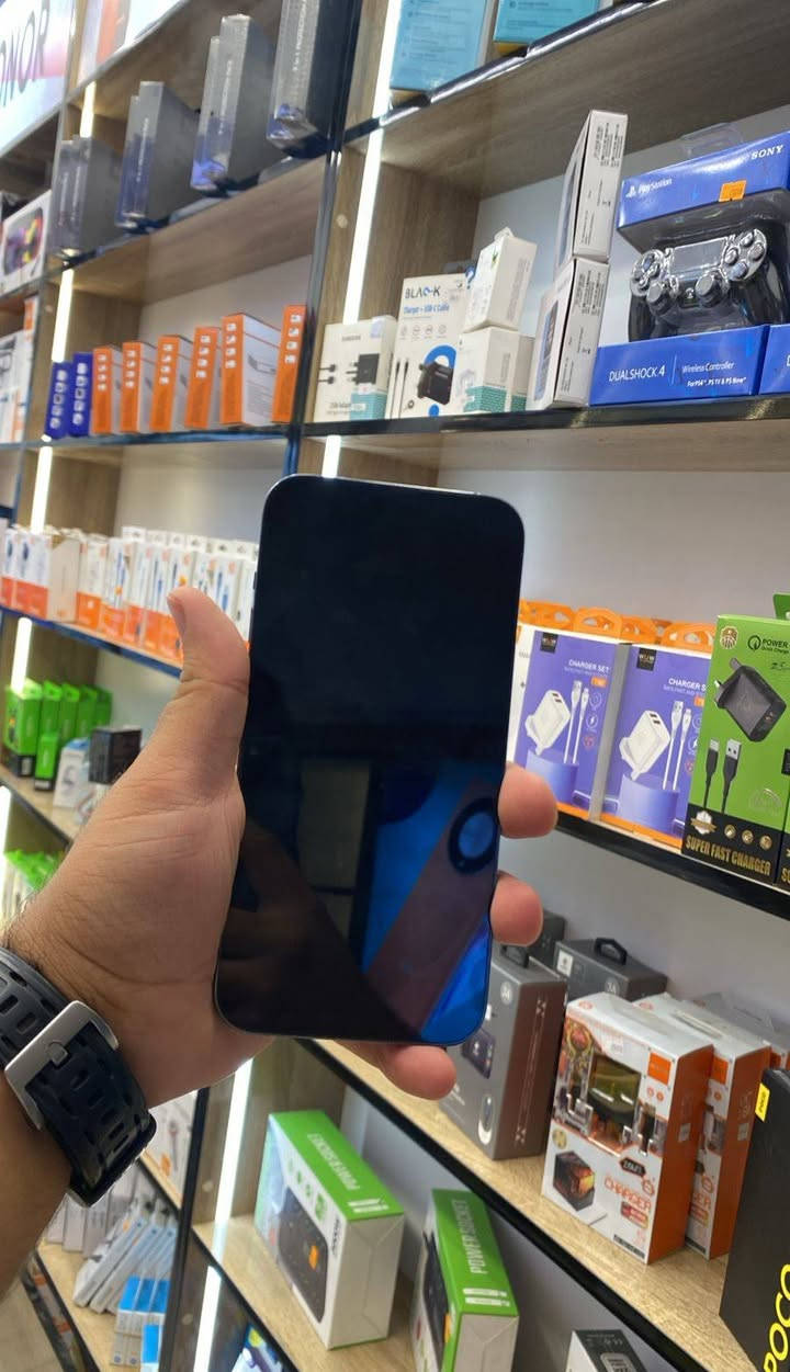 سلام عليكم 

  جهاز ايفون 13 برو ماكس 
  المبايل شرق اوسط ما مفتوح 
  بطارية 82 
  ذاكرة 256 
  دبل سيمكارت 
  نظافة الجهاز %95
  كارتونة الجهاز الأصلية موجودة  
  الجهاز وياه لزكة شاشة اصلية + عدسات كامرة + شاحنة اصلية
   مكاني بغداد 

《سعر الجهاز 745,000 》
  للأستفسار اكثر عن الجهاز 
  الخاص موجود
  للأتصال على الرقم 
  ***********
