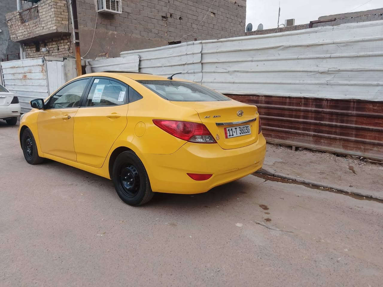 سلام عليكم شباب اكسنت خليجي للبيع بلو فول حادثهه جاملغ وبنيد فقط بدون دواخل تبريد ثلج صدرهه جديد سياره بسمي مصفره غرامات مكان البياع رقمي ***********
