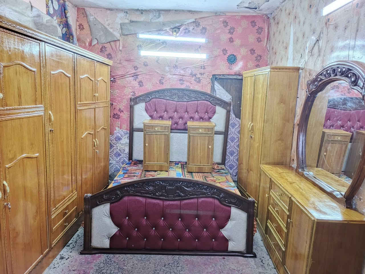 غرفه اخشاب خمس ابواب ملحق للبيع السعر 650صاج الزاويه كنتوريه موديل زان العنوان بغداد وكو توصيل انتصال***********متواجد وتساب
