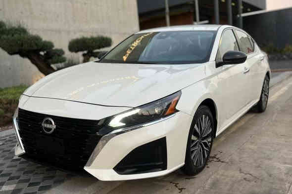 نيسان ألتيما 2025 فئة SV
رادار مسار الطريق
رادار المرايا الجانبية
نظام أوتو ستوب أمامي وخلفي
أضواء LED وزينون
فقط بونيت فيه صبغ
ماشية 22 ألف ميل

السيارة جديدة جداً ونظيفة، بدون أي خدش أو ضربة أو عيب
حتى شختيش (الخدوش الخفيفة) ما موجود بيها

رقم الموبايل ***********
واتساب
