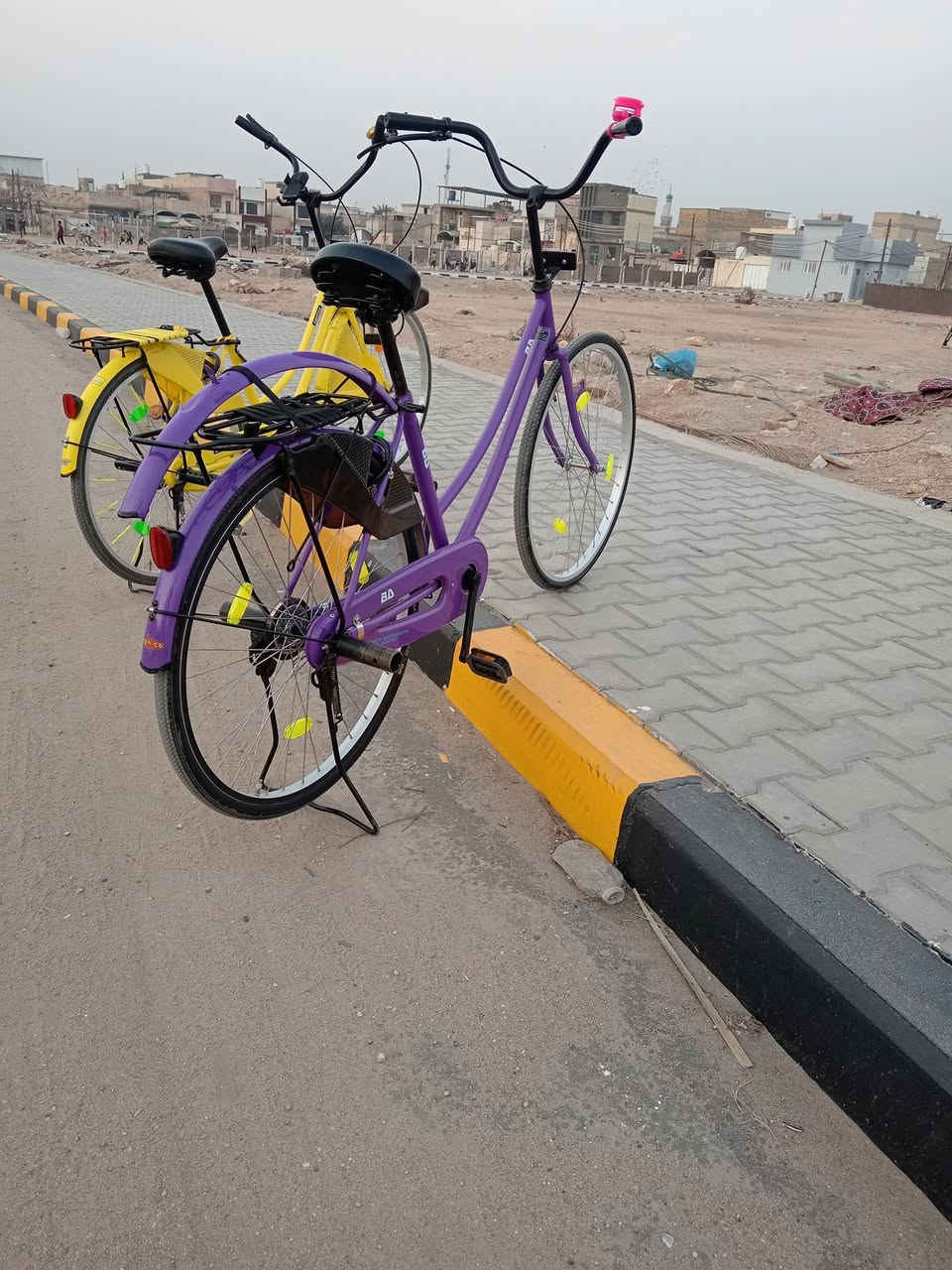 للبيع اليموني والبنفسجي نضافه 90 / 100 السعر خاص واتس ***********
