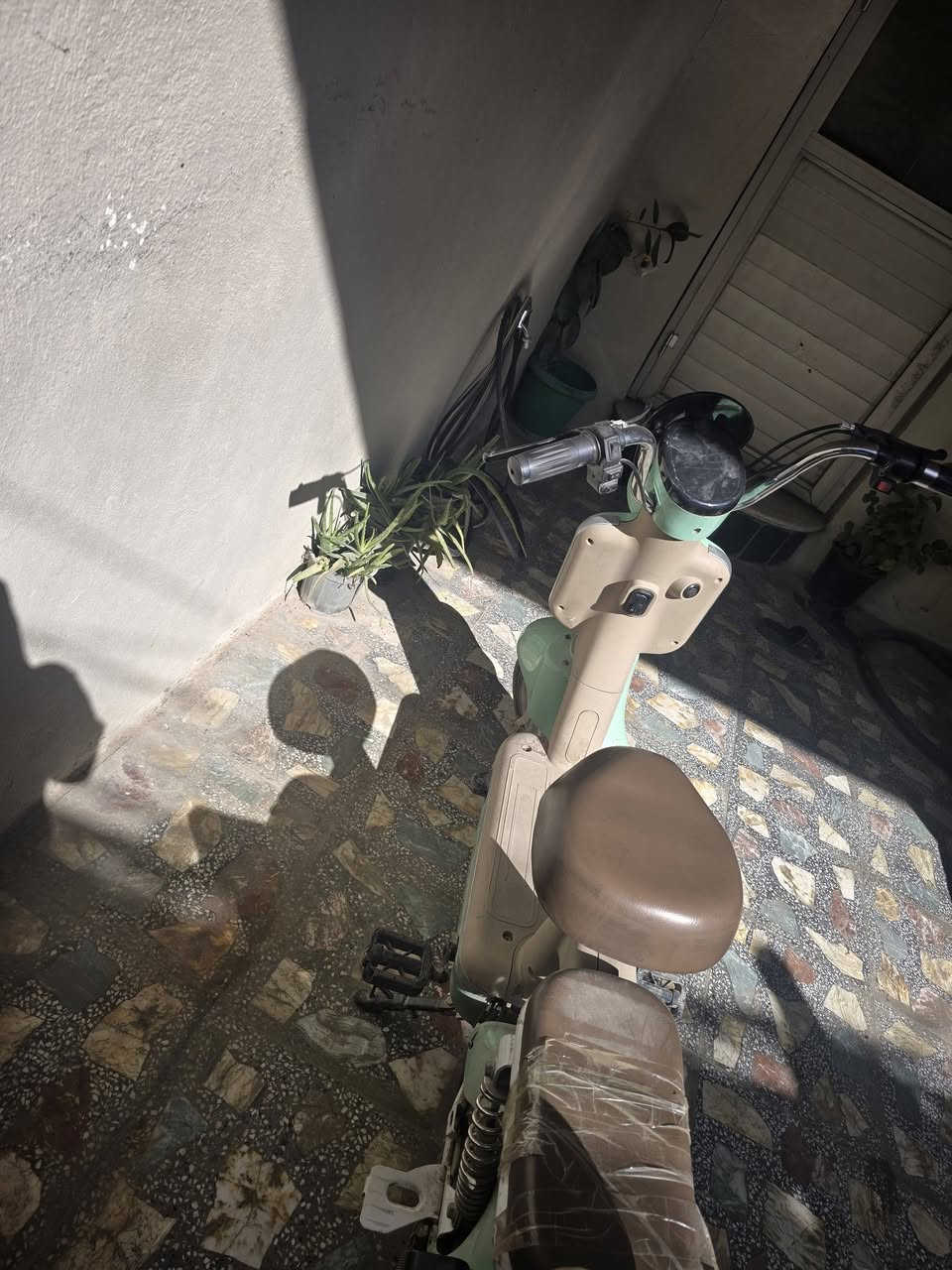 دراجه شحن للبيع نضيفه وبيه سويجين وبصمتين وكارتين والشاحنه من ماركه ولي
للطلب والستفسار ***********
