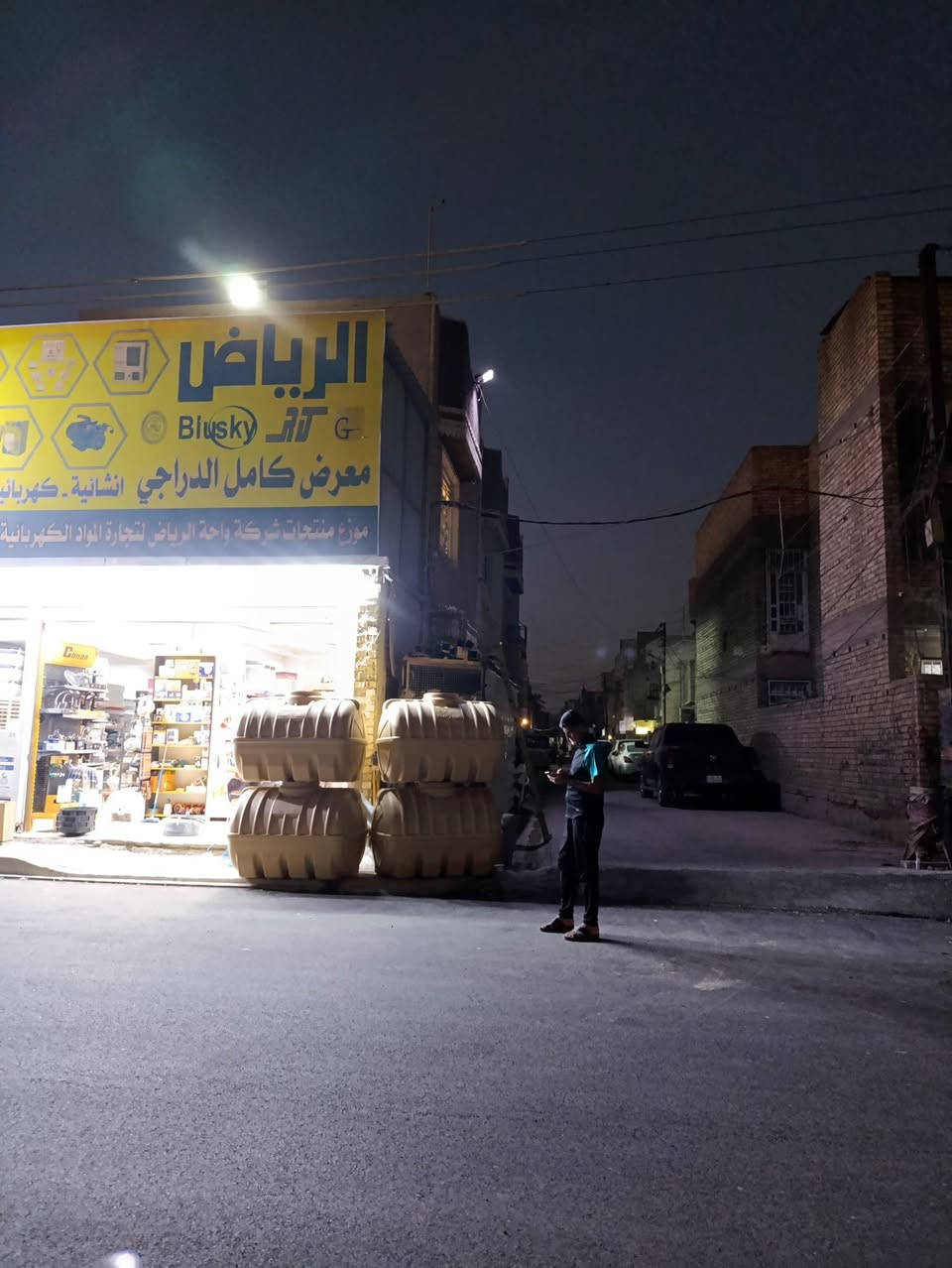 سلام عليكم قطعة ارض 65 متر للبيع
الموقع حي البساتين شارع احمد الوائلي فرع انشائية الرياض 
للاستفسار ***********
