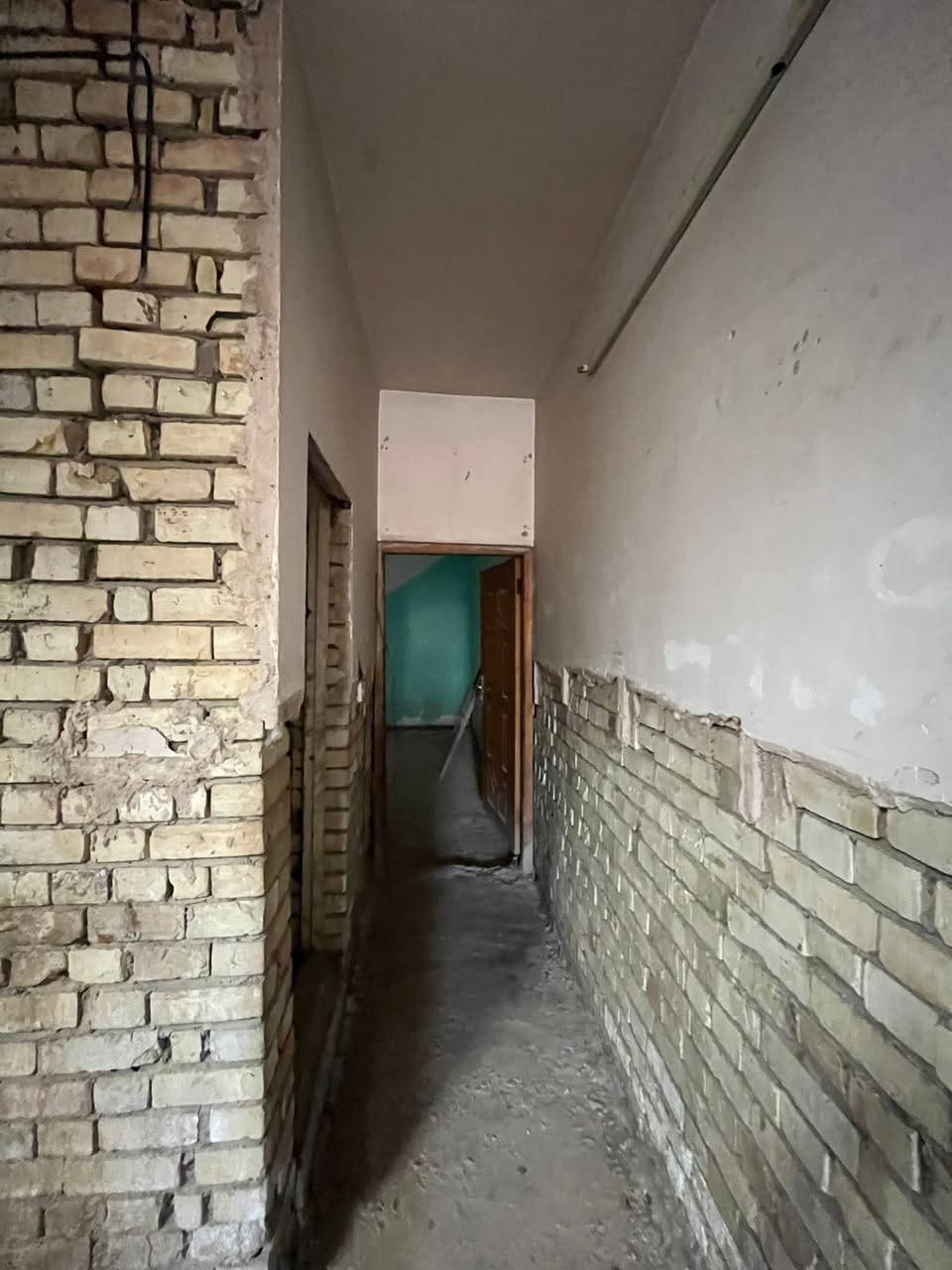 دار للبيع
المساحة ١٠٠ متر , 
العنوان حي الكوفة- شارع الصورة- الجهة اليسرى -فرع اسواق ادم, 
للاستفسار الاتصال على الرقم ***********
