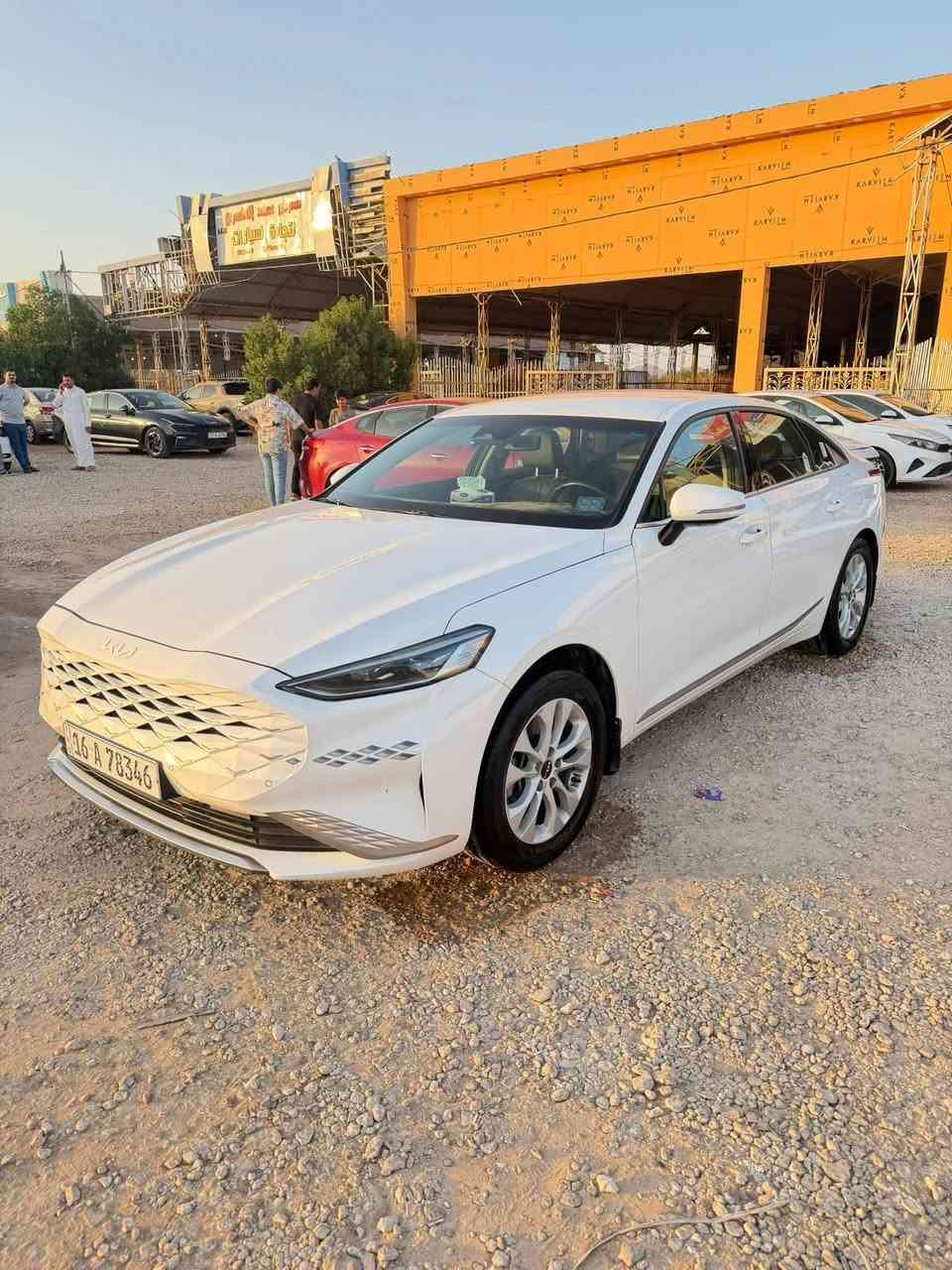 السلام عليكم
للبيع kia K8 
موديل 24
غاز اصل 90 لتر 
السياره 6 سلندر 
قطعتين تبريد
داخل جلد اسود 
كشن لسائق تتدفه _ تبريد  _ مساج
المقود تتدفه
4 انظمه قياده 
لايت زنون بلادي مع اوتو 
رادار +تحديد مسار 
وبعد هواي بيه مواصفات هوايه كفاله عامه رقم شهداء قادسيه دخول جديد شهر الواحد 
السعر 196 قابل للتفاوض
للاستفسار ***********
