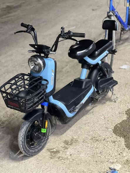 السلام عليكم دراجه شحن البيع بعده جديده ستخدام قليل سعره275بيه مجال قليل 
***********
