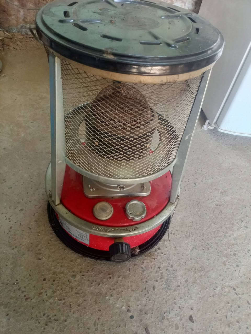 ثلاجه جديده السعر 100 الصوبه 25 ***********
