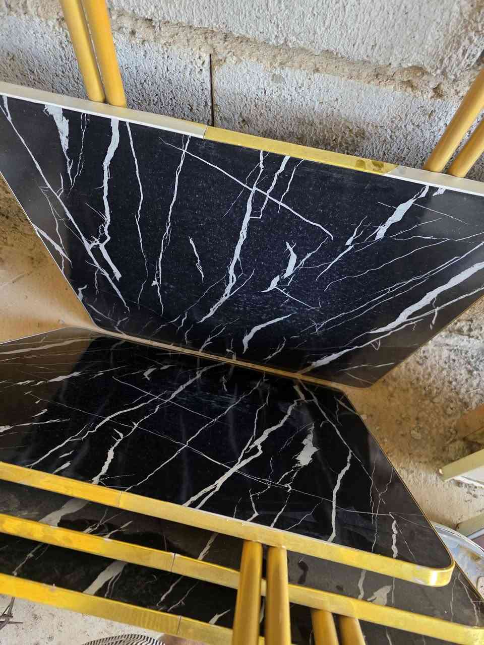 الميز على ١٢ الف واذا شلعه على ١٠ الف دينار متوفر واتساب ***********
