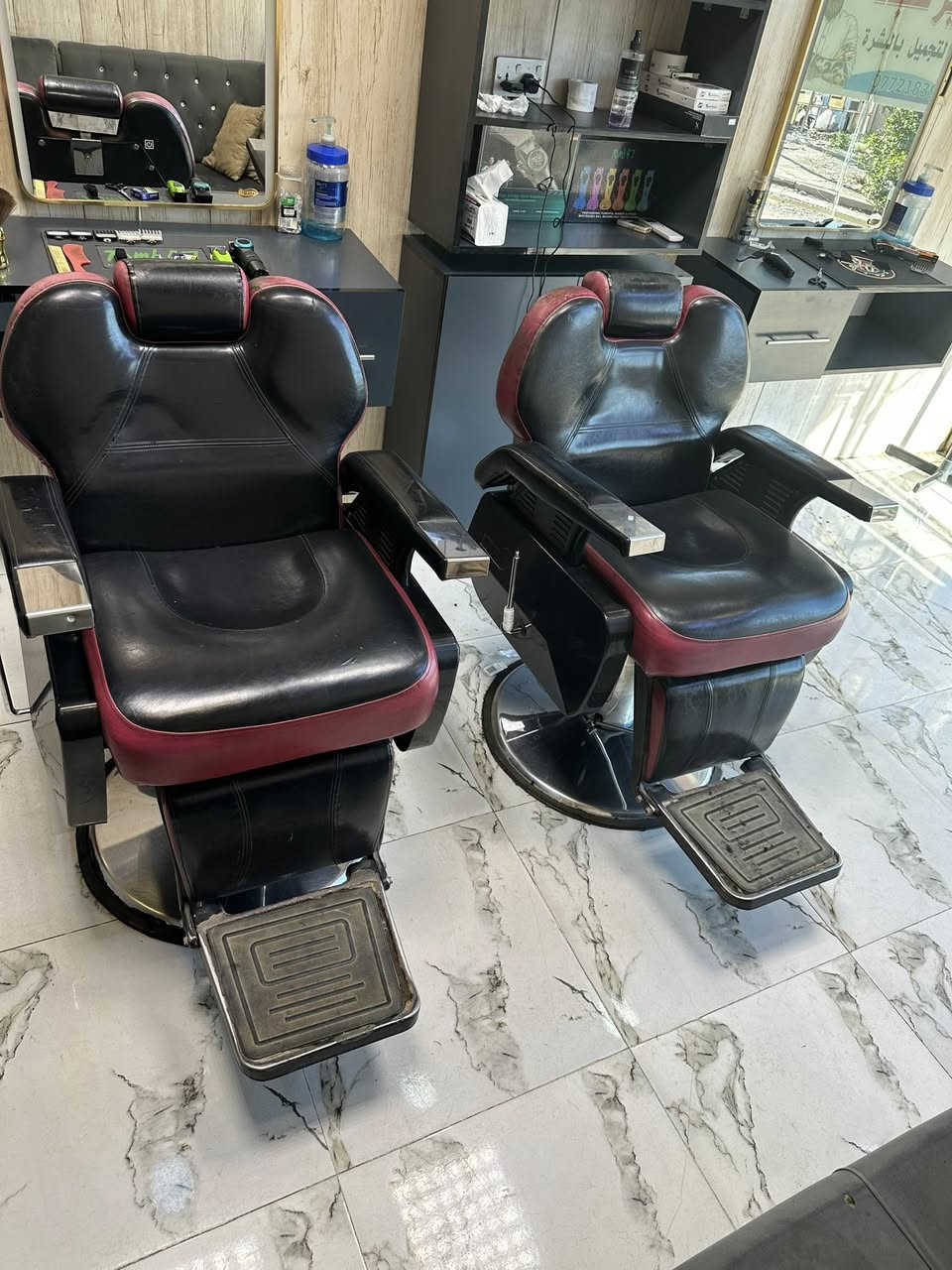 كراسي حلاقه الشبح عدد 2 للبيع شغالات ***********
