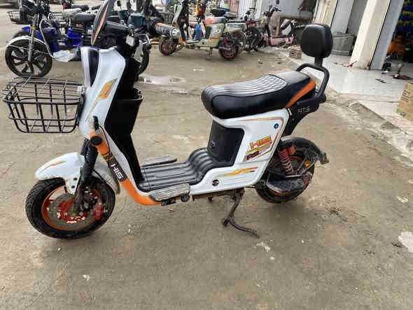 دراجة R9 برو نظيفة مستعملة شهر بطاريات كبار دبل سعر 450 الف موقعنا سوق المفرك  عل شارع العام قرب جامع الزيتوني ***********
