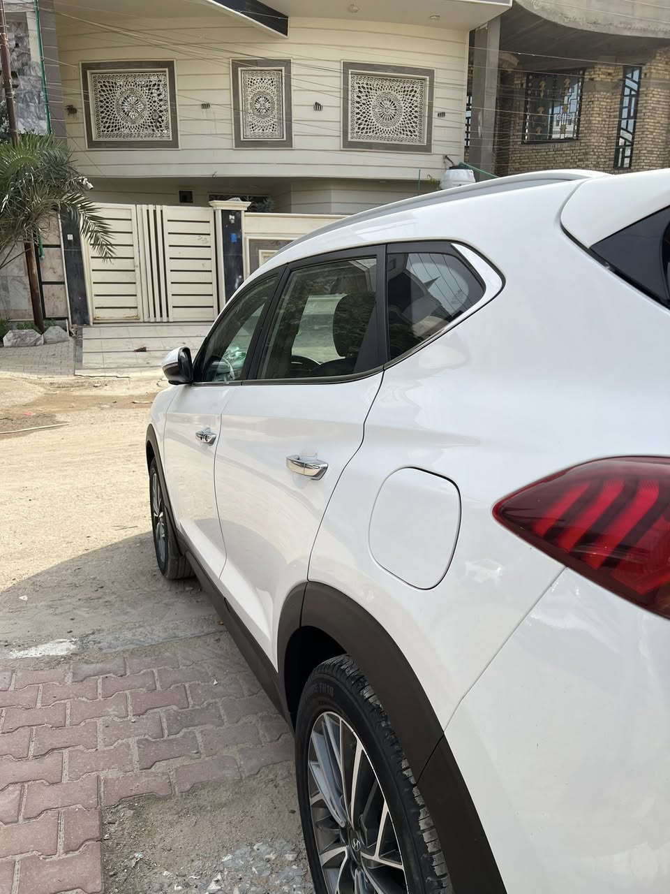 السلام عليكم عندي هيونداي توسان للبيع وارد خليجي رقم بصرة الجديد السيارة فول مواصفات ماعدا البانوراما بيها باب الراكب وخلف الراكب مبدل شرط شركة والجاملغ الخلفي بيه سمكرة وصبغ فوق الاطار مال التاير فقط يعني مو الجاملغ كله سعرها
175 وبيها مجال ان شاء اللّٰه والشراي ان شاء اللّٰه ما اقصر ويا للاستفسار الاتصال على الرقم ***********.
