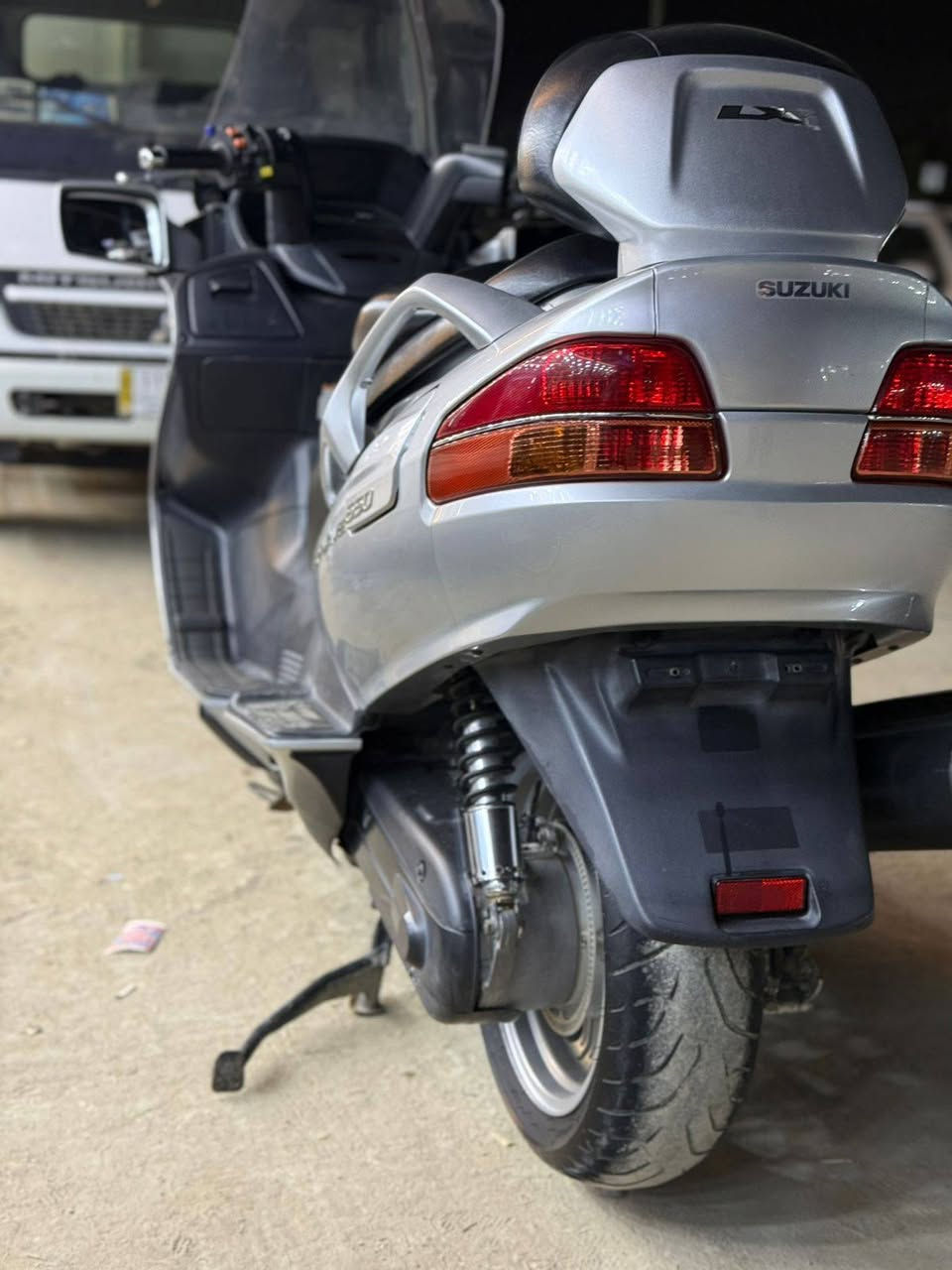 سلام عليكم
سكاي ويف ٦٥٠ LX

عنوان ذي قار 

دراجة بلادي مال رمبة

كهرباء كلها شغالة

محرك طيارة 

فرامل ABS

بوار مود شغال

كير اوتو +تيبيترونك

مكفولة 

مرايات كهرباء

نظام ضؤء اوروبي

ويل نضيف جدا

تيرات جدد

0783 708 8122
