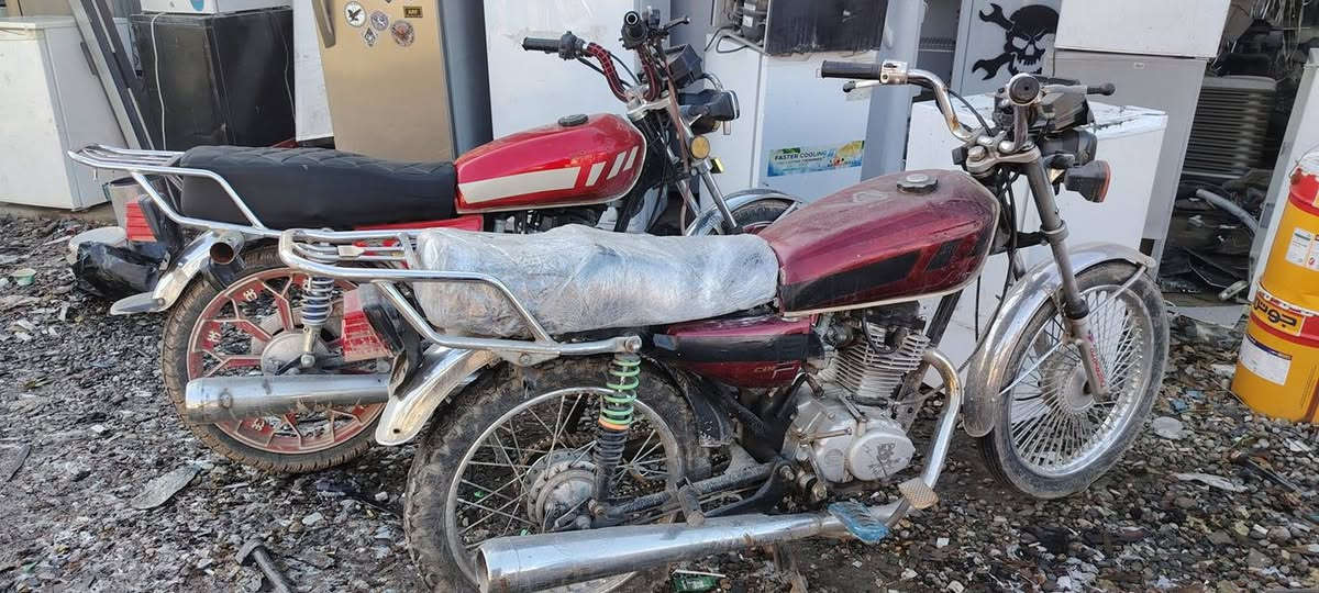 دراجات نارية ثنين  وحده موديل 24 ثانيه 18! ويا أوراق كامل تواصل وتساب *********** حموسعر 900 أربيل, العراق
