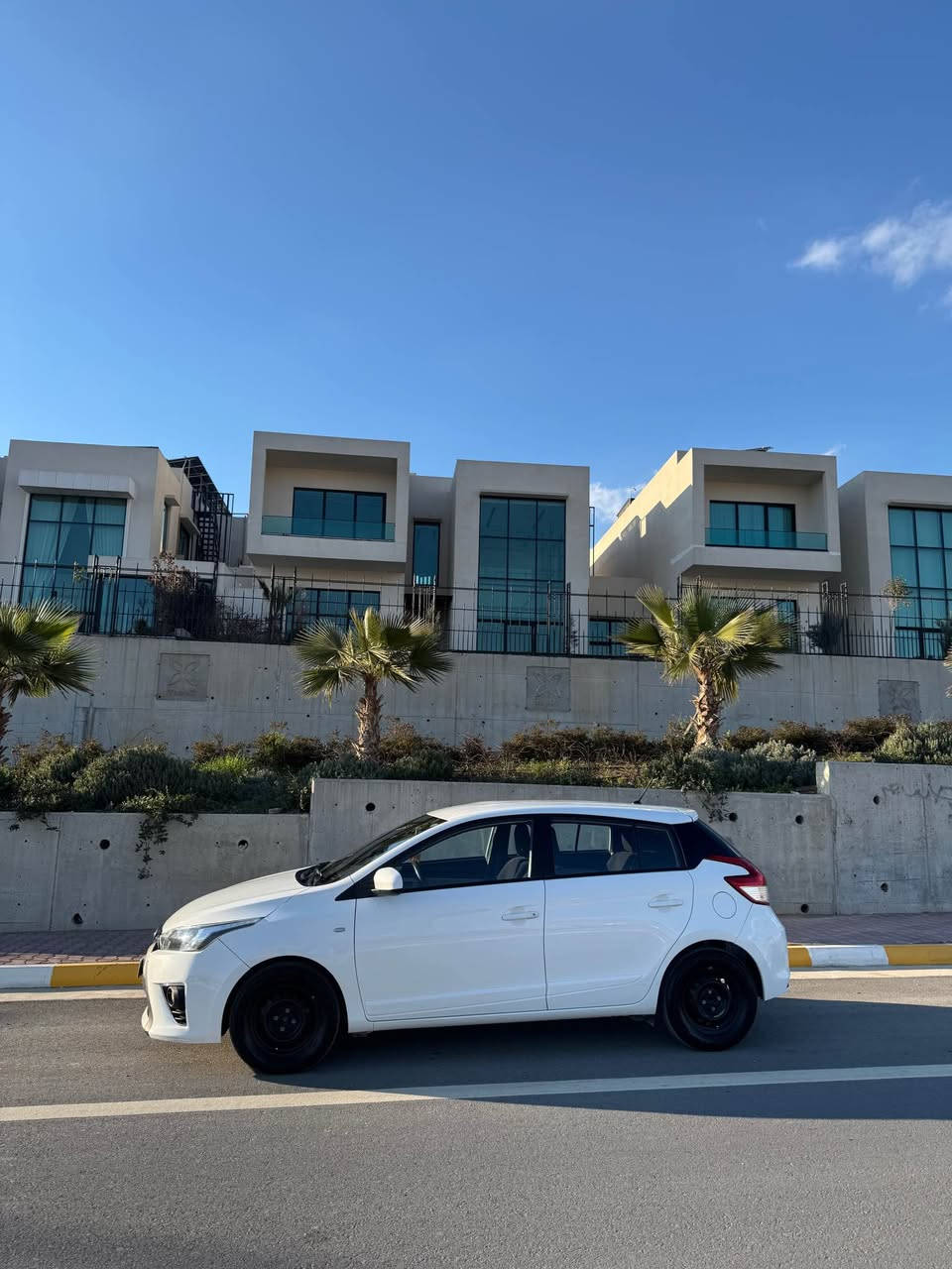 toyota yaris 2016
خلیجی بێ بۆیاخ 
ناو زەرد 
٤ جام کارەبا 
نمونە لە جوانی 
سەنەوی و هەموو شتێکی تازەیە
گێر و مەکینە بە شەرت
تەبرید و هەموو شتێکی بە شەرت
سۆنەرەکەیم داناوە
لە سلێمانیم 
١٠٥ کیلۆمەتر رۆشتوە
١١٤ گەلاو مەجالێکی برایانە 
*********** السليمانية, العراق
