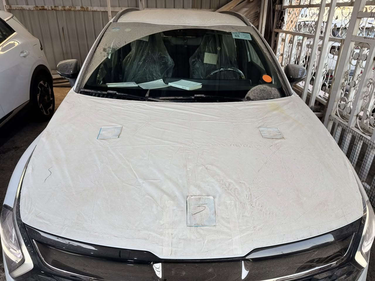 كيا سبورتج 2025 بلاك ادشن
اليكم التفاصيل الآتية
خليجي
‏ماشي17
سعة المحرك 2.0L
مرتبط بناقل حركة أوتو 6 نمر
عدد AIR BAG 2 
حساسات أمامية 
حساسات خلفية
لايت زينون + LED
كشافات 
بك لايت LED
حجم الاطار 235/50R19
" ويل كب 19
4 دسك
ماسحة خلفية
اريل نفكيتر 
مفتاح التشغيل بصمة
تشغيل عن بعد 
فتح الصندوق كهرباء 
دشبول شاشة 
 شاشة Apple Car play
كاميرا دوارة 
المقاعد جلد  
حركة المقاعد الأمامية كهرباء
تدفئة المقاعد الأمامية 
فحص أنظمة السيارة 
حساسات ضغط اطارات 
تطعيم الدواخل ألمنيوم 
السعر236
(***********)
مكاني بغداد يونة
