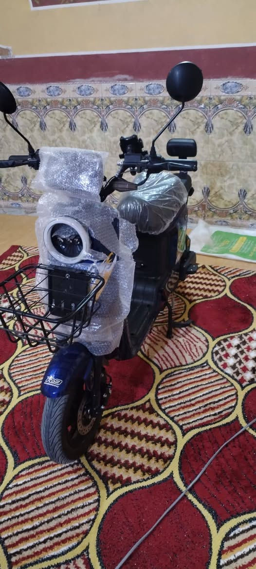 سلام عليكم دراجه شحن R9 دراجه جديده صار 3 يام من مشتريهاء بعدهي بل ضمان بصمه 5 بطاريت نمره بك دراجه كفاله من كلشي مكان العماره سعر 550?رقم ***********
