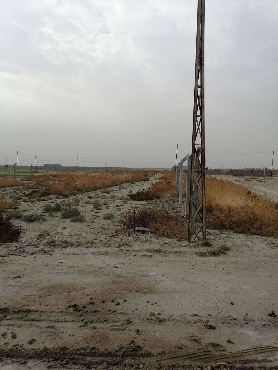 الف متر للبيع النزله الأولى قرب برج الانترنت على شارعين  منطقه بيها سكن متوفر ماء كهرباء يصلح ان يقسم ٤ قطع على
 ٢٥٠ م يباع كامل بي مجال واذا قطع سعر القطعه ٢٥٠م
١٠ ملاين للاتصال ***********
