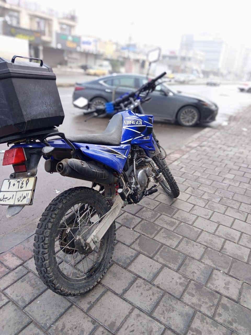 السلام عليكم 
دراجه قفاز نوع كلكن 
محرك 200cc
موديل  2024 
مخاذه 2025 شهر السادس شركه  عجلة الخليج 
ماشيه قليل بعده بلادي برغي مامفتوح بيه 
رقم اربيل تحويل مباشر
‏‪+964 772 256 5461‬‏
مكلف بل نشر غير متواجد على الفيس 
اتصال على الرقم
