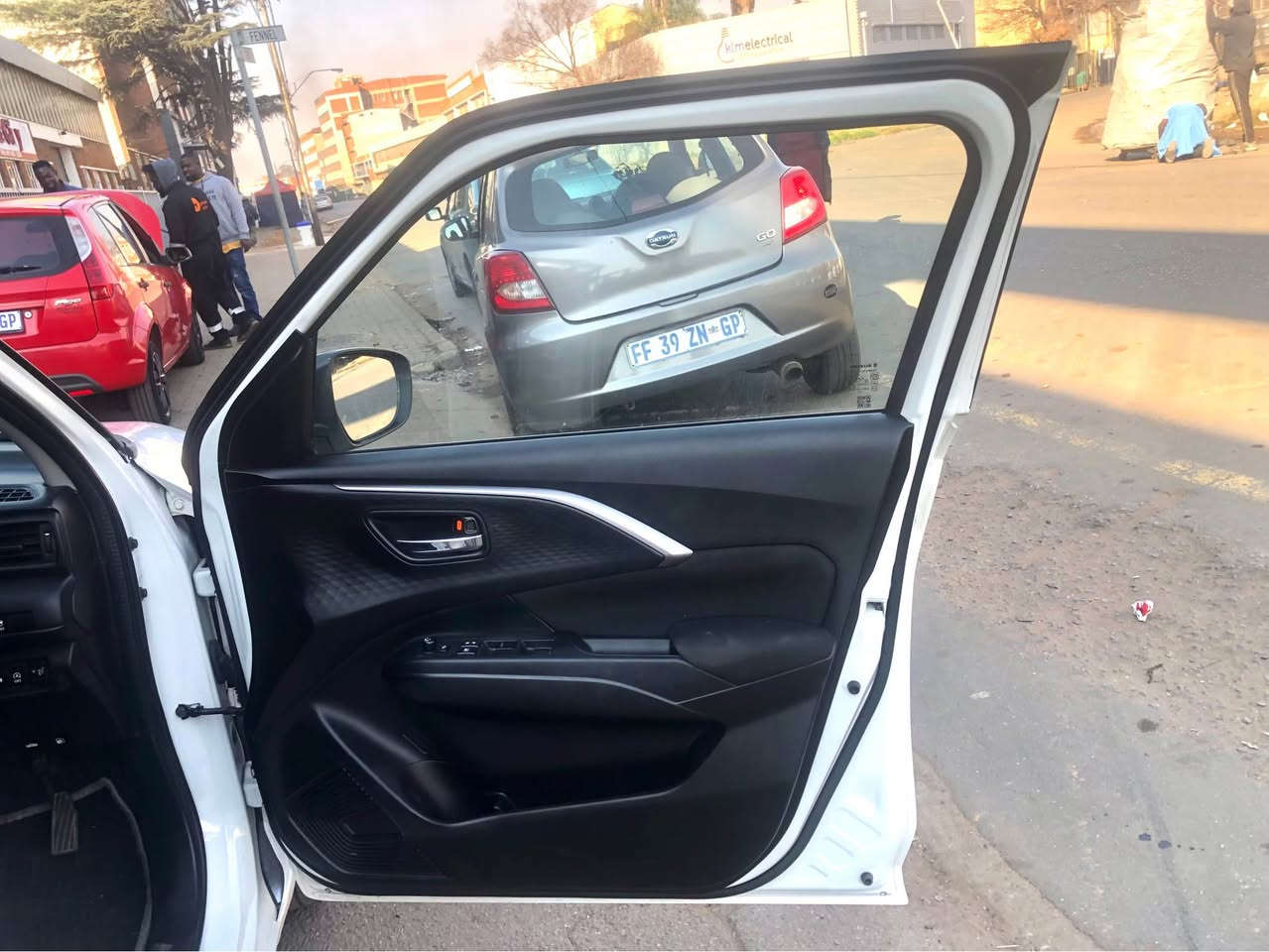 Suzuki Swift 1.2
Color White
Model 2025
Mileage 42,000Km
Paperwork updated
Start and Drive
Engine and gearbox warranty
Price R145,999
Manual 
Petrol
Service book
Service history
Reverse sensor
Clothes interiors
Fully Air-conditioned
Contact Mr James 063/4123/707 Johannesburg, South Africa


**إذا كنت صاحب هذا الإعلان وتريد حذفه لأي سبب، رجاءا أرسل رسالة إلى الدعم الفني**
