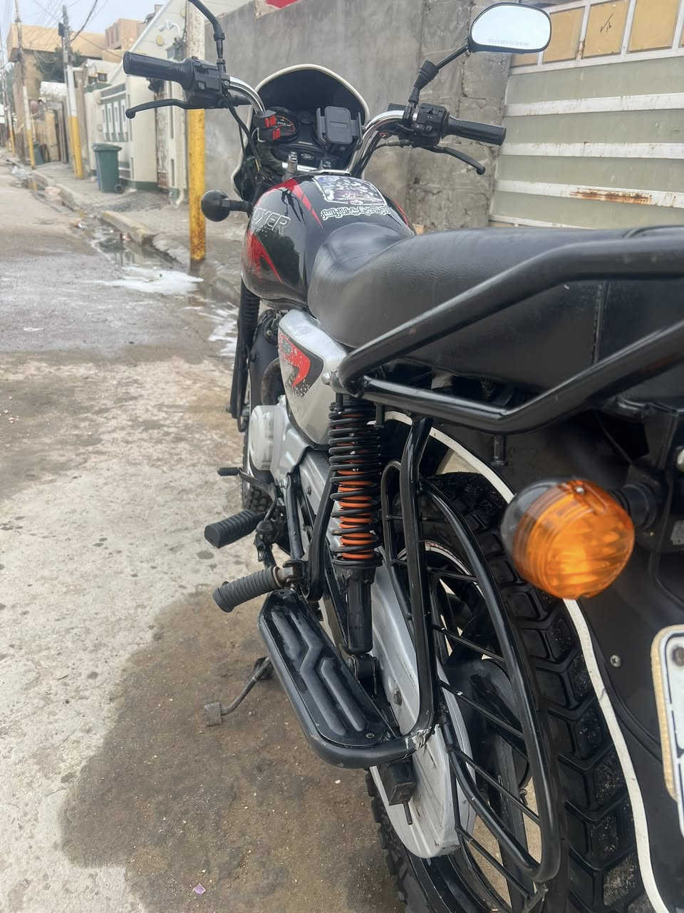 سلام عليكم بوكسر موديل 2023 للبيع مرقمه ودراجه شوفت عينك نضيفه بمعنه الكلمه تجي واشوفه دهن كله لكمولي السعر 2250 مليونين و 250 وبيه مجال حك الجيه المكان بغداد المحموديه 
***********
***********
***********9
