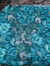 مخاوير حرير • حرير اندنوسي • شال مطرز