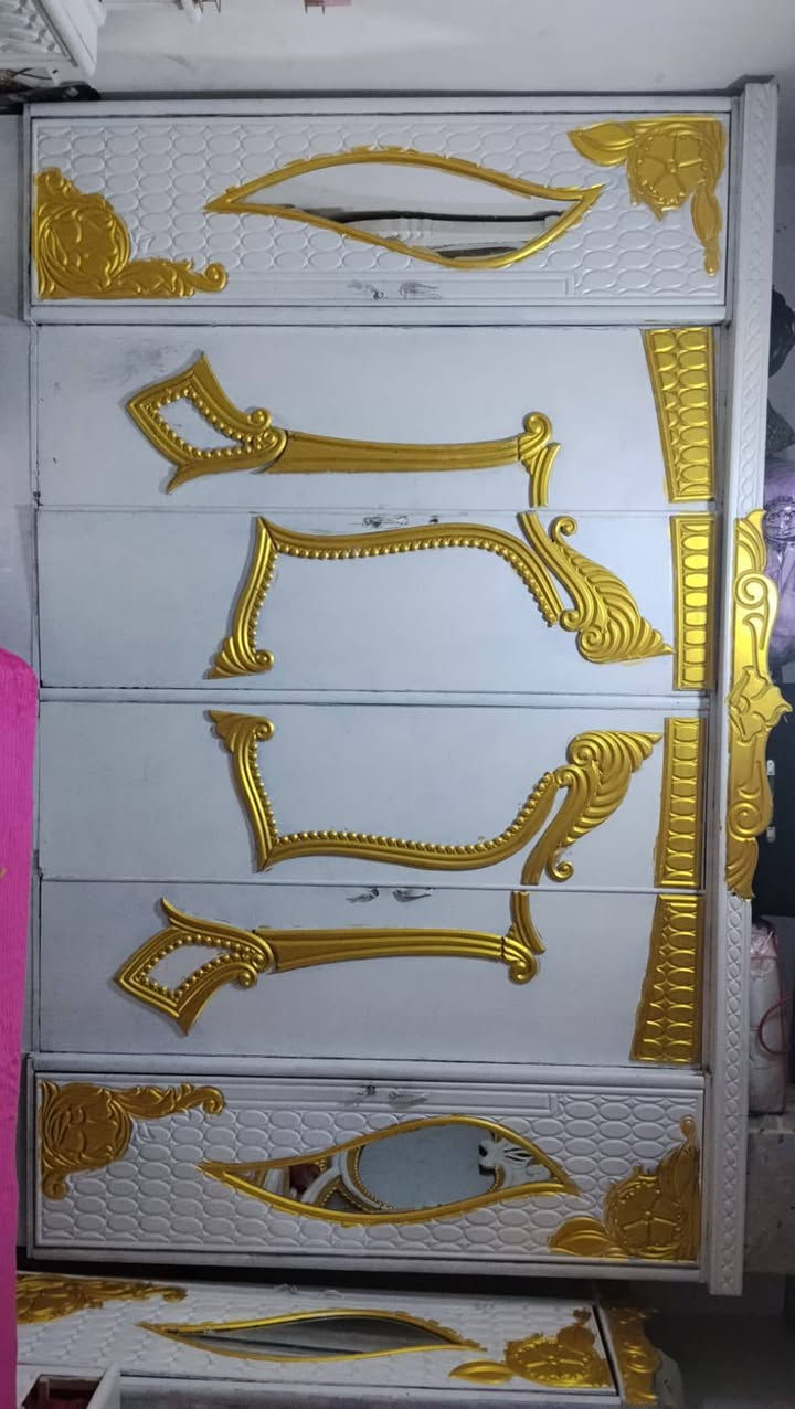 غرف نوم عراقيه مصبوغه بيضه يرادله ترتيبات مكان البصره 5ميل سعر350بيه مجال حك الجيه مامتواجد ع الفيس رقم***********
