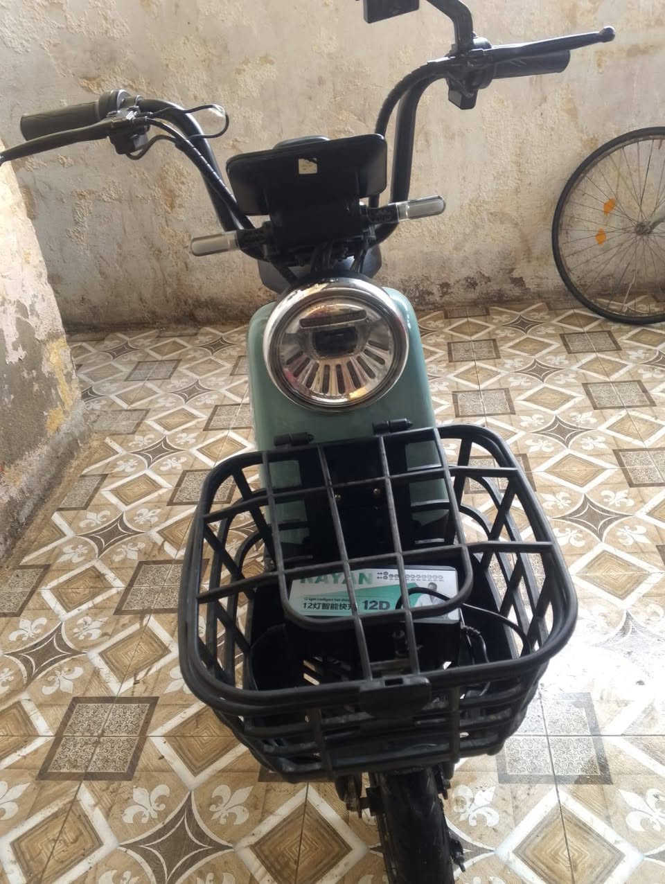 دراجه شحن للبيع جديده سعر ٢٥٠ بيه مجال بصيط مكان بغداد شعب  ***********
