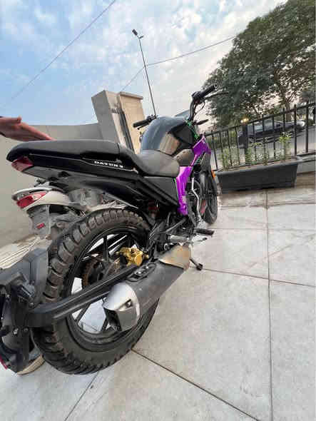 9ميجا

نظيفه مرقمه باسم صاحب شركة تحب احولها باسمي وتاخذها او تحولها من صاحب شركة ماشيه 9000 موديل 2023 كلش كلش نظيفه 
*********** 
رايدها ب2250000
سنويه موجوده عنوان بغداد المنصور بغداد
