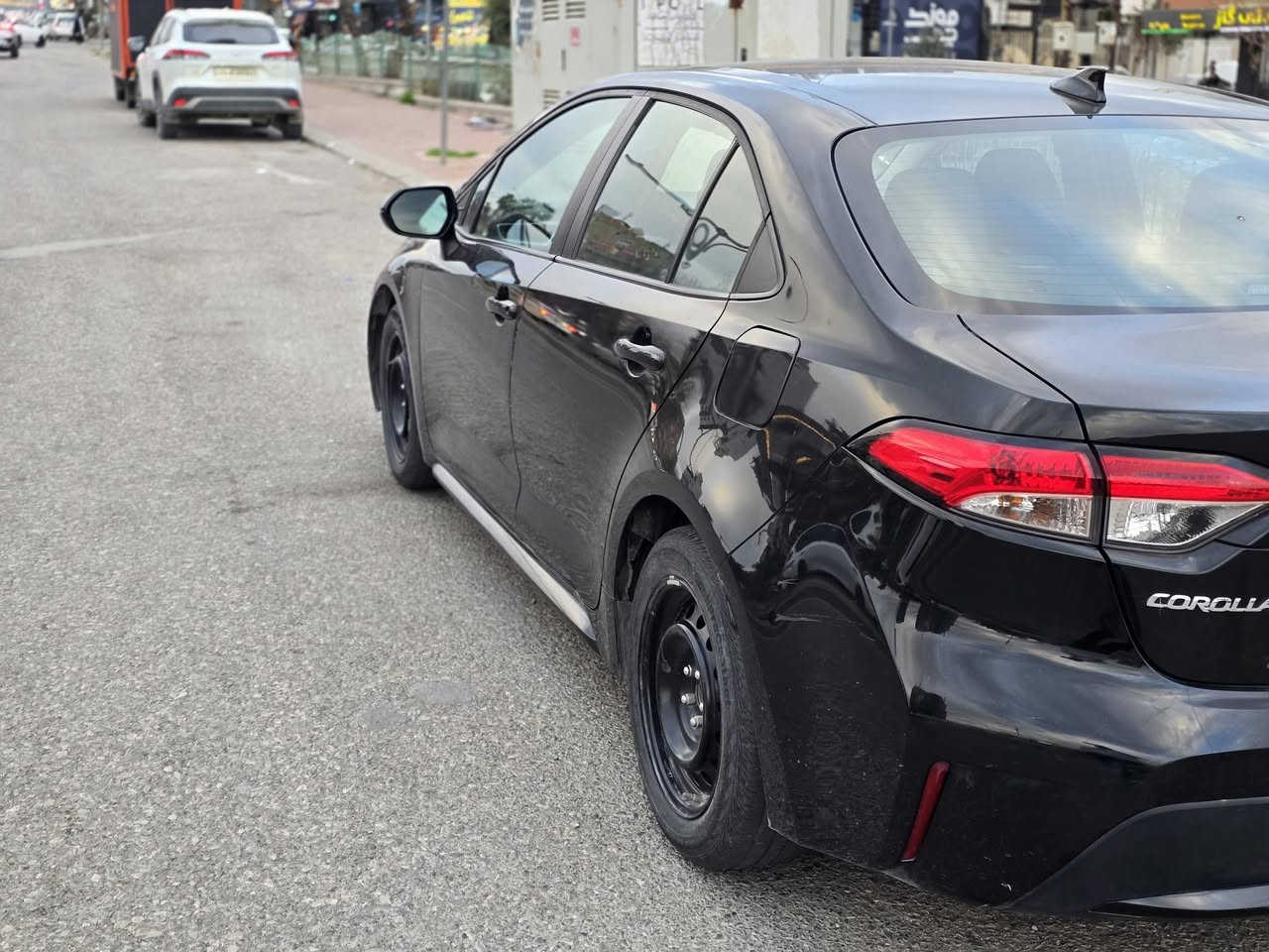 السلام عليكم من رخصة الادمن عندي كورلا موديل 21 محرك 1800 Le بيها نص قطعه صبغ والسونار راح انزله وياه الصور رقم سليمانية ماشيه 61 ميل رادارات كلها شغاله عارضها 140 ومجال بسيط للشراي مكان السياره بغداد حي الأطباء للإستفسار اتصل بالرقم واني بالخدمه ***********
