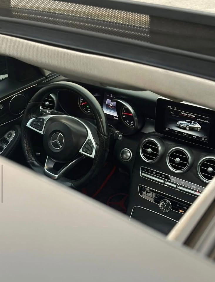 مارسدس c300
موديل 2017 لون اسود 
رقم اربيل تحويل مباشر باسمي سياره
معروفه موصفات c300
الضرر بنيد وجاملغ بدون ايرباك
مراوس كورلا 
للتواصل ***********
مكان السياره بغداد
