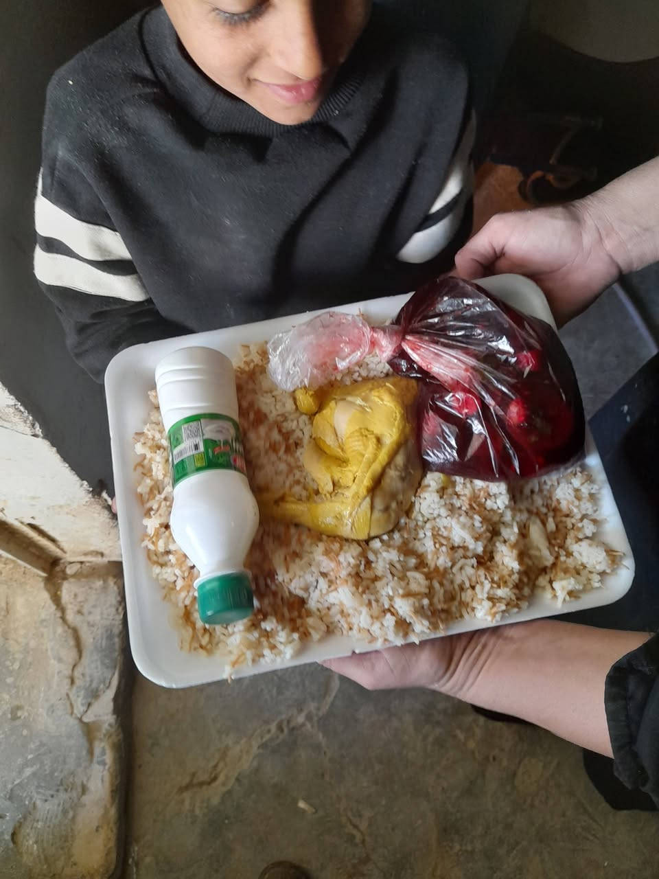 الحمدلله وشكرلله اليوم العشرين من شهر رمضان المبارك اعاده الله علينا وعليكم بالخير والصحه والعافيه ان شاء الله من مطبخ الاول بسامراء مطبخ مركز المسلم لاارامل واحباب الله والمتعففين والكائن بسامراء حي الخضراء خلف منتدى شباب سامراء فتح بتاريخ ٢٠١٧ ان شاء الله سيكون الطبخ يوميا ان شاءالله طوال شهر رمضان المبارك بفضل الله ثم فضل الناس الخيره امثالكم بيهم البركه ان شاء الله للتبرع ***********وانت بيتك ساهم بتحويل زين كاش *********** اوماستر كي ٢٦٨٨٢١٦٥٥١ اخوتي الغوالي فزعتكم وانتم اهلا لها أن شاءالله
