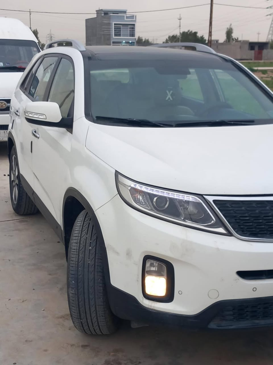 كيا سورنتو 2013 خليجي فول عدا البصمه 
رقم بغداد تحويل مباشر 
محرك 6 سلندر 3300cc 
يدات نيكل وترحيب
تبريد ٣ قطع 
٧ راكب 
لايت لد 
بكلايت لد 
بلاجكتورات 
حساس امامي خلفي 
دسك امامي خلفي 
اشاره بالمري مري شفط 
تحكمات ستيرن فول 

كامره خلفيه 
شاشة لمس 

كير ومحرك وصدر وتخم تاير 
*********** 
السعر ١٥٠
