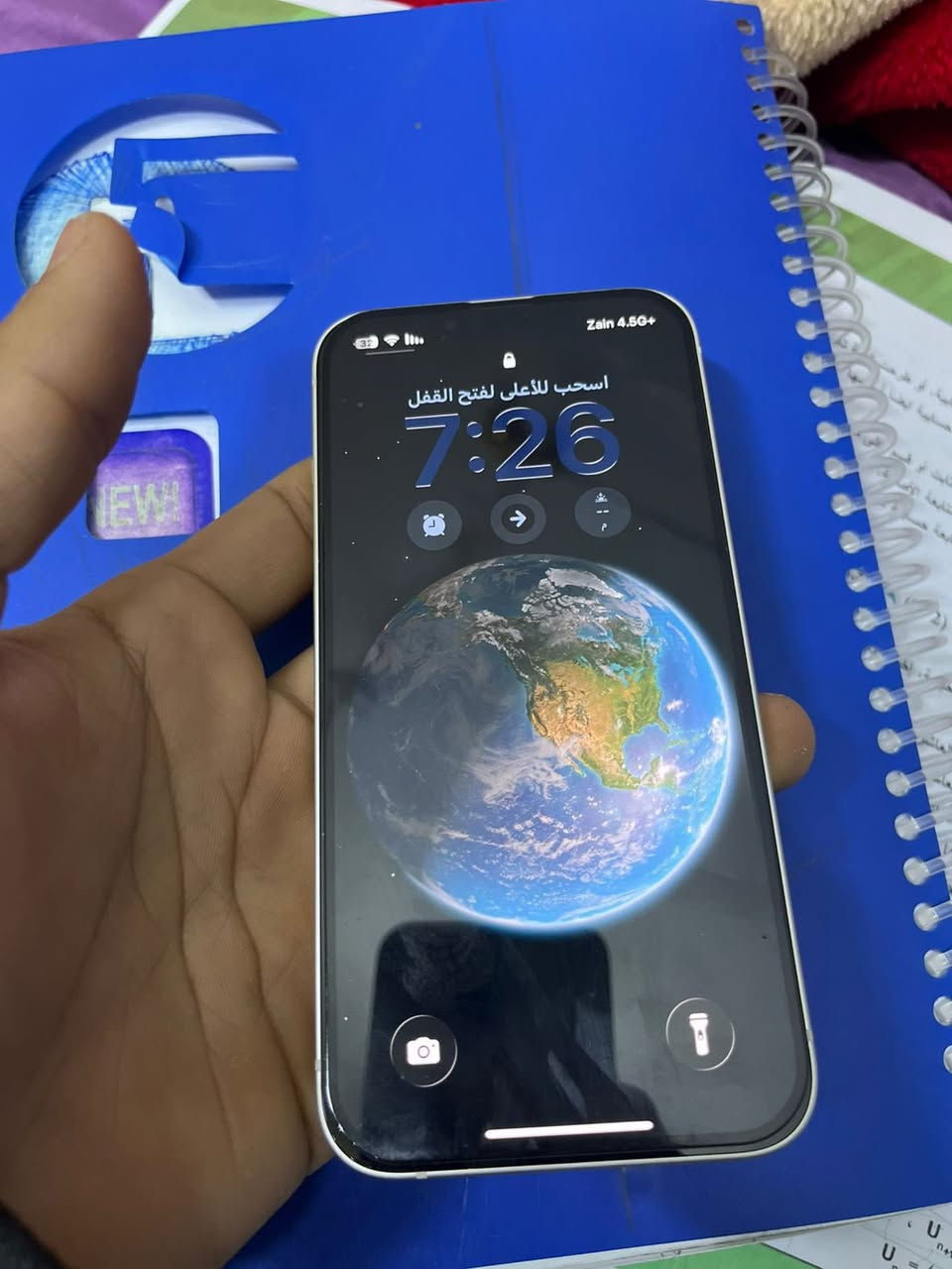 آيفون 13للبيع الجهاز مكفول كفاله عامه نضافته100 بطاريته 90 ذاكرته128 دبال شريحه مكاني بصره قبله  الجهاز للبيع السعر450 نموذج m
