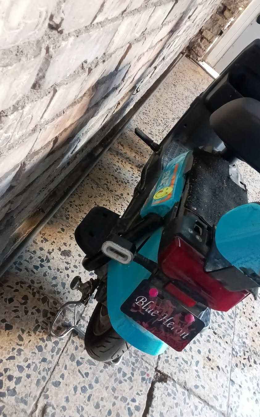 السلام عليكم دراجه شحن كوم حديد دراجه طافيه ما تشتغل السعر 50 قفلها 40 عنوان بغداد الكفاءات العبيدي رقم ***********
