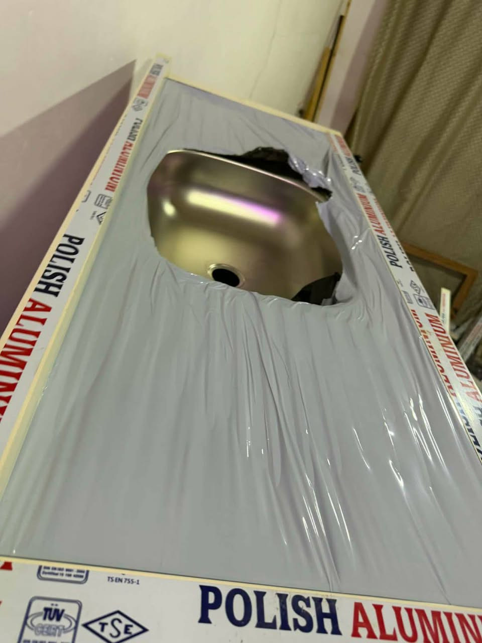 سلام عليكم غراض للبيع
1...براد شغال نضيف كلش 
2..دمبلص نضيف 
3..سنك متر وربع جديد مامستخدم ابدد نضيف كلش كدامكم 
4..طباخ اربعه عين ابو الفرن وأوفن كهربائي نضيف كلش 
5..صوبه ام المنضر نضيفه كلش 
6..بلازمه حجميه 55أوربي باله
7..مجمده 14 قدم نضيفه بشكل عام التواصل على الرقم واتس ***********
