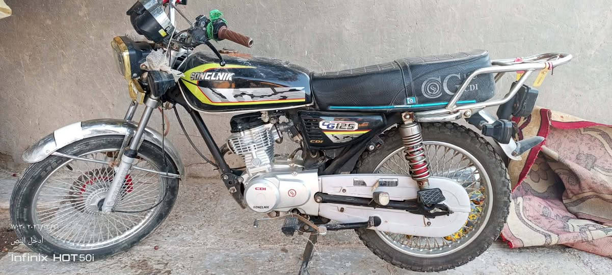 سلام عليكم دراجه تايكر موديل 25 اوراق سكنر مكانه الديوانية ال حمد ***********
