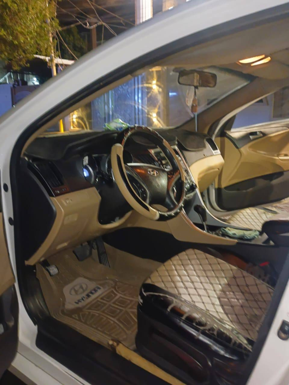 السلام عليكم سوناتا 2011 خليجي مضلع بيه صبغ باب الصدر سياره نضيفه 4 سلندر محرك 2400 بانو رامه الاستفسار ***********////***********
