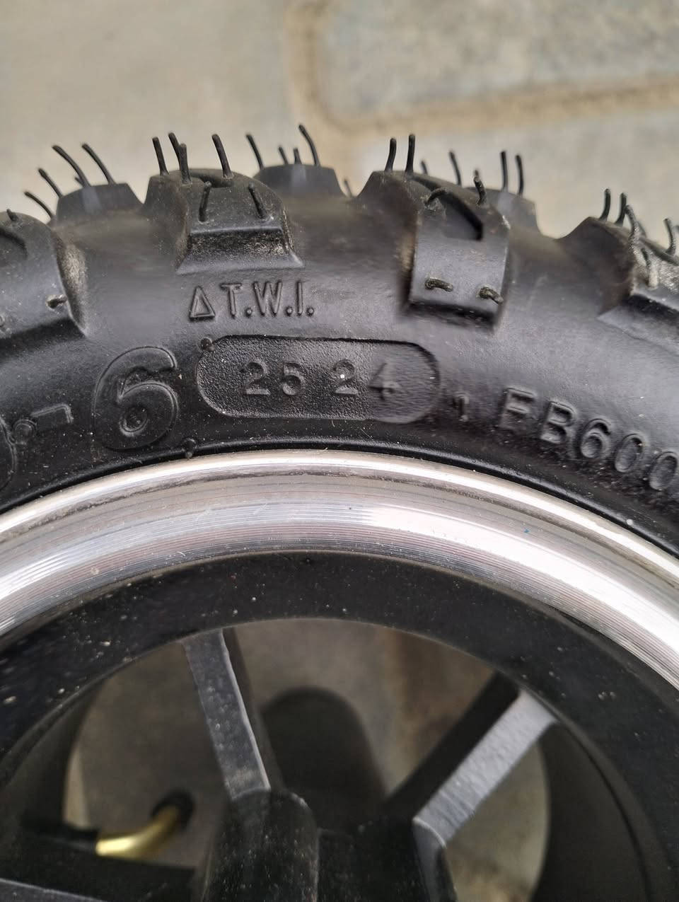 تايرةرباعية حجم 6 جديد ب الكارتون مع الويل إنتاج 2025
بغداد اتصل او راسل ***********
