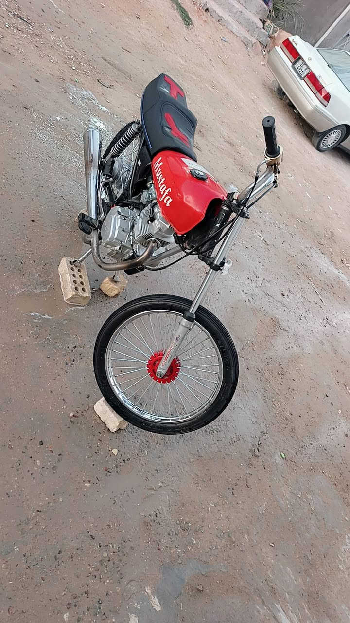 سلام عليكم دراجه اربعة كير مديل 18 سكنر السعر انتصل على الرقم ***********
