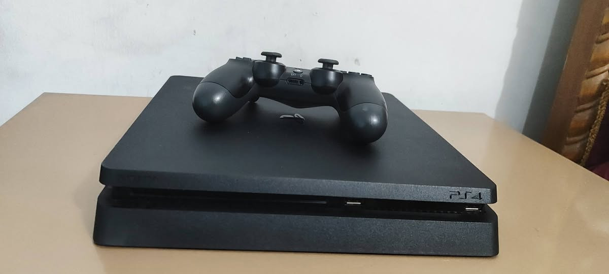 Ps4 slim مهكر
ما مفتوح ولا مره لوك ستيكر فول نظافه استعمال قليل جدا يجي وياه جوستيك اصلي وليس تجاري ما مفتوحه هم بعدهي لوك ستيكر و يجي وياه كل ملحقاته من الكيبالات حتى HDMI و نظامه 11 افضل نظام مدعوم لحد هسه تجي تاخذه مرتاح بالك و يجي وياه 7 العاب و كلهن معربات مثل God of war 2018 و The last of us remastered و The last of us part 2 يعني حتى لو ما تعرف انكليزي تلعب و مرتاح بالك
السعر بس 380 الف و بيه مجال للطيبين 
مكاني بابل - مجمع حطين ( طريق كربلاء - بغداد ) تواصل خاص او واتساب ***********
