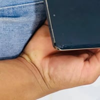 اسم الجهاز هونر X9C  الرام 12 الذاكره256 وما بي عيب ابد  بس مكسور شرك ...