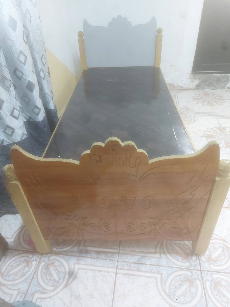 السلام عليكم جرابي عدد٢ للبيع السعر ٥٠ الف للوحده للاتصال ***********
