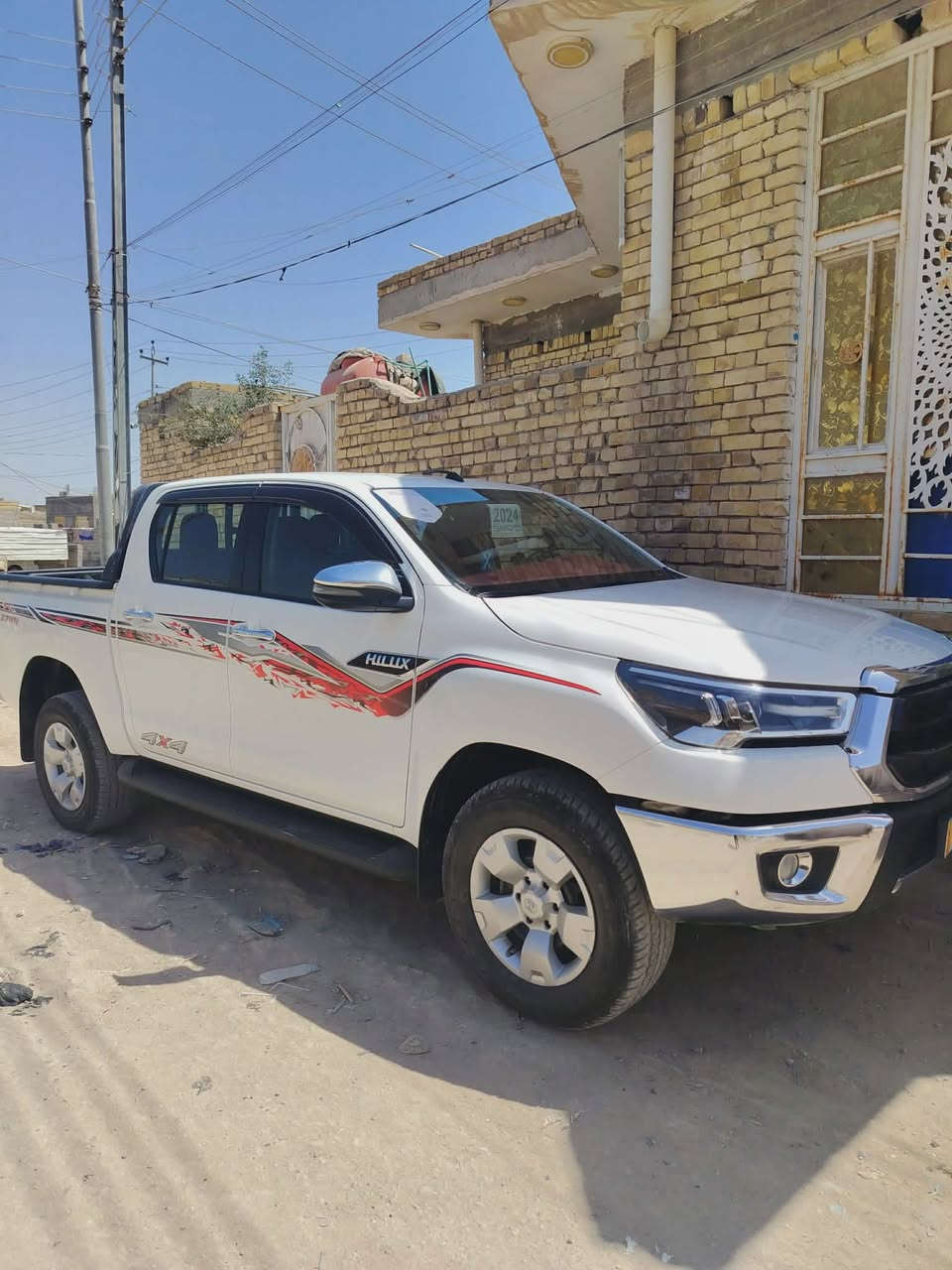 السلام عليكم
للبيع هايلوكس فورويل 2024 كير عادي فول مواصفات تبريد كشنات شحن واير ليس قطعتين تبريد تحكمات سترين شاشه كأمره حساسات ماشيه 60الف سبير ما نازل سياره جديده ونضيفه دوشمه كشنات وأرضيه جديده سياره جاهزه وحلوه رقم أربيل تريد وكاله تريد تحويل باسم كردي  مكفوله كفاله عامه   للاستفسار ***********
